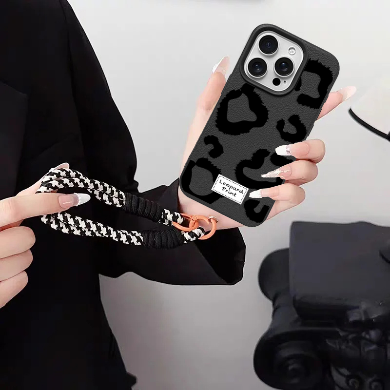 Leopardenmuster mit Trageband  – Realme Note 50 Bewertung und Preis